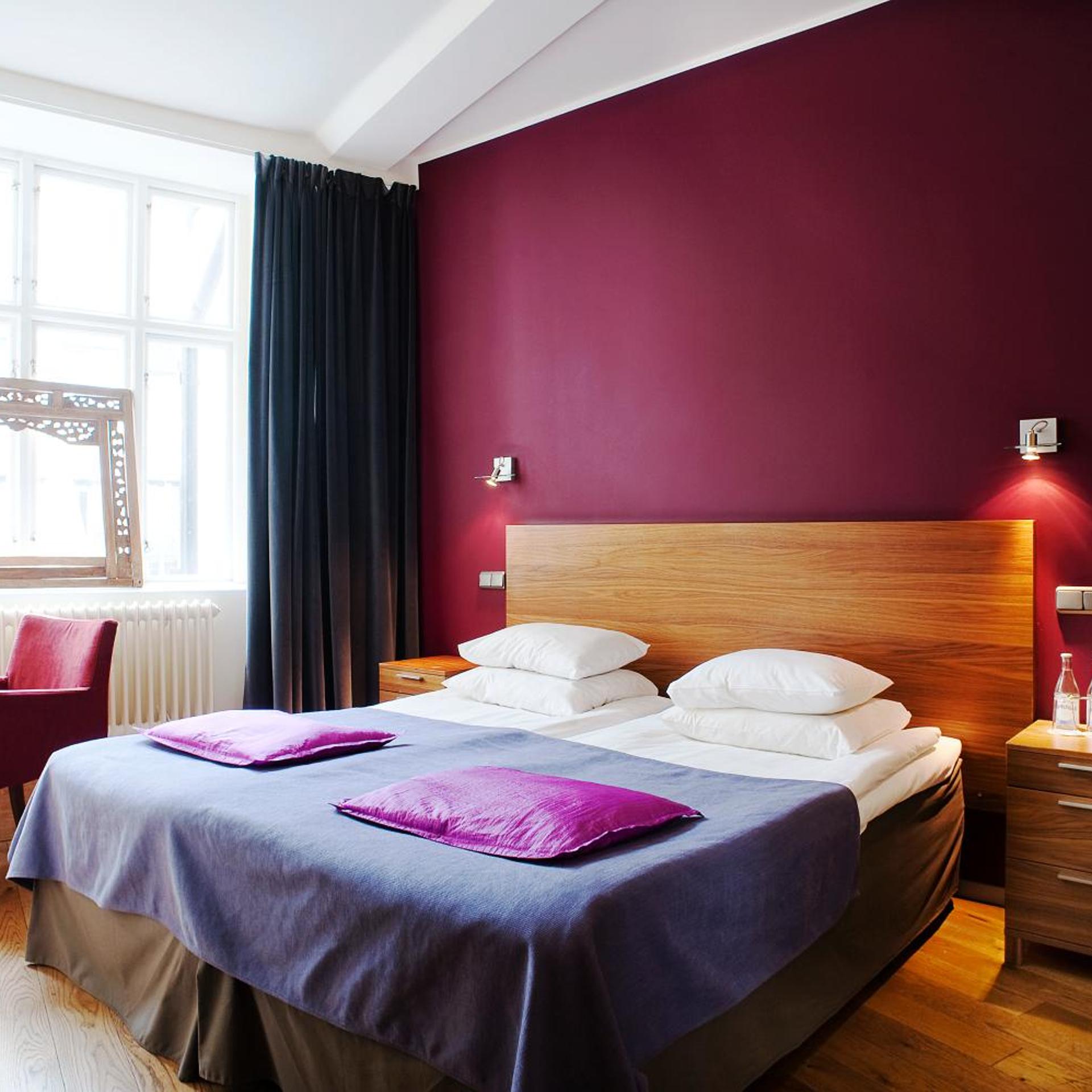 Room, Double or Twin Bed