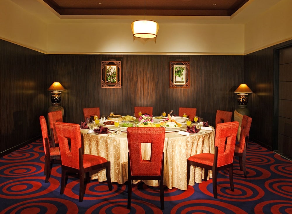 Papago International Resort 56/76