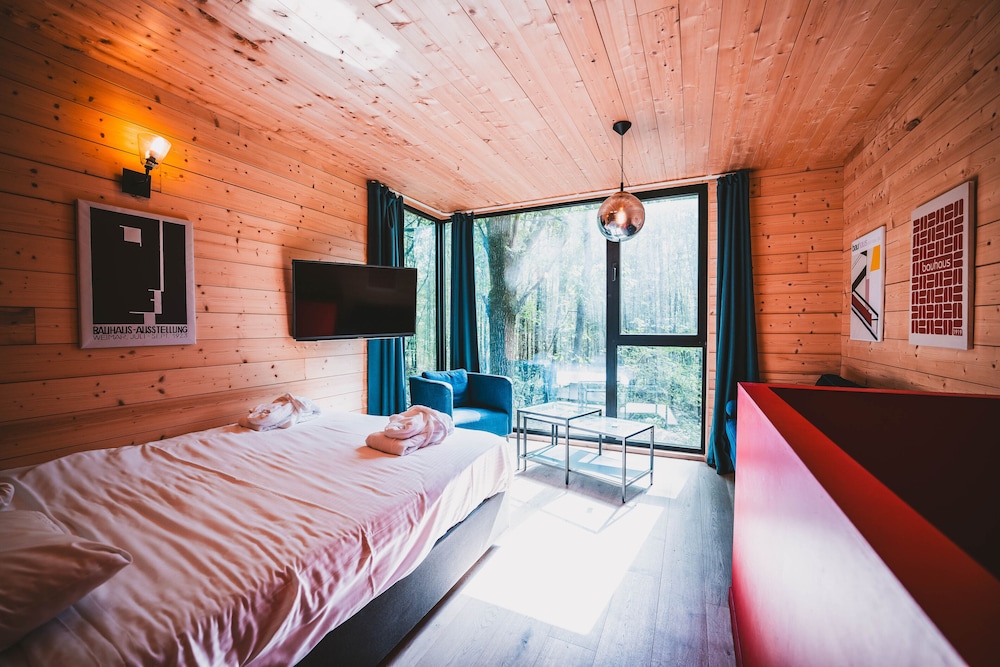 Tree House, Family, Queen and Twin Beds