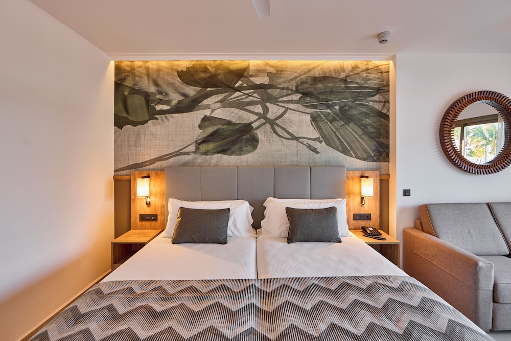جناح جونيور بسرير كينج بإطلالة جزئية على البحر، Hotel Riu Palace Mauritius All Inclusive Adults Only 3/4