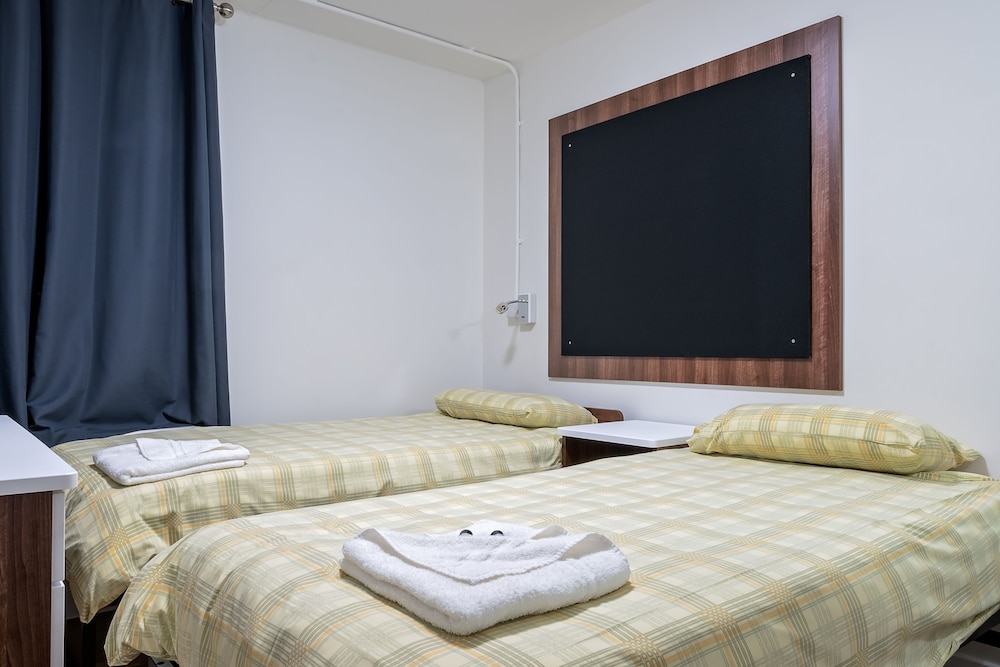 STANDARD, TWIN BEDS, SHARED BATHROOM