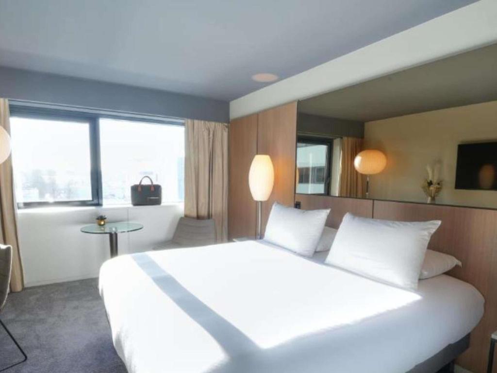 Connecting, Family, Twin Beds