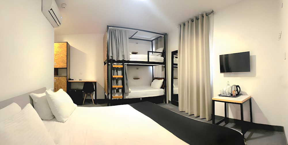 1 BEDROOM, DELUXE, QUADRUPLE