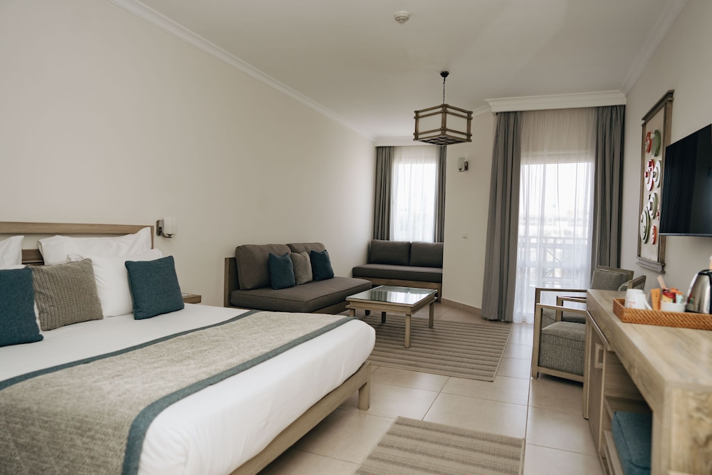 SUPERIOR, DELUXE, DOUBLE OR TWIN BED, POOL VIEW