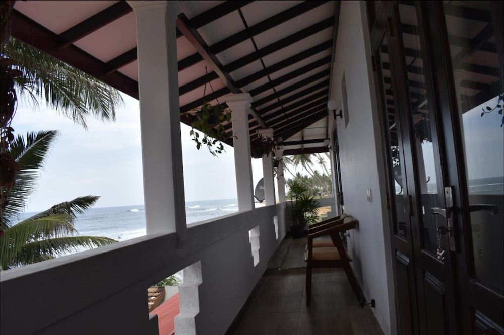 Ashens Beach House 44/50