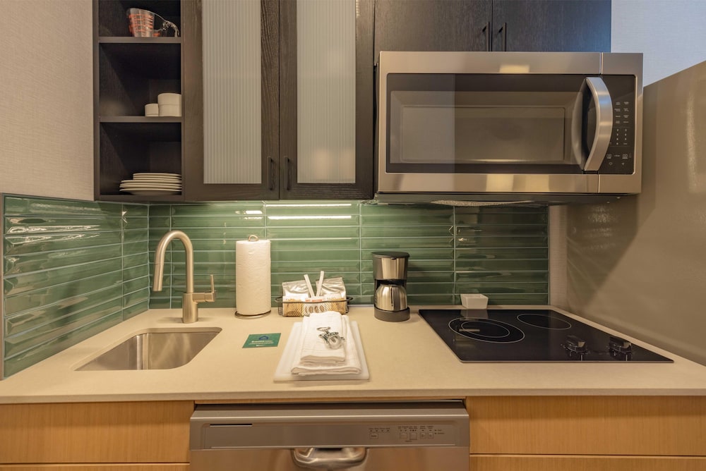 غرفة بسرير كينج مع أريكة، Hyatt House Portland Airport 7/7