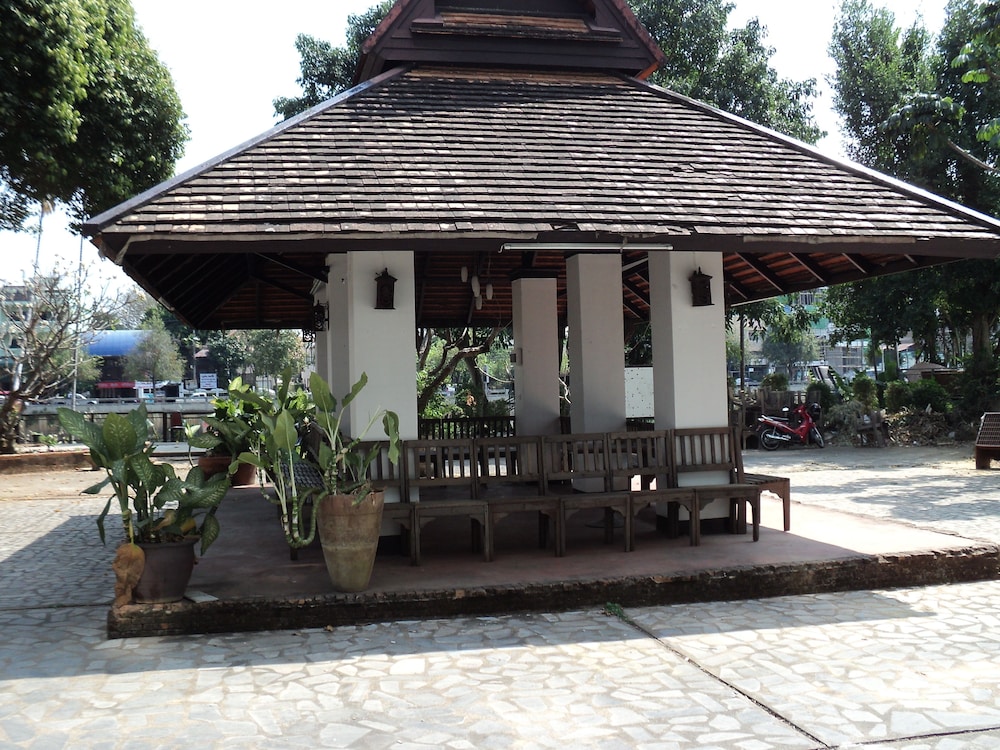 Diamond River Ping Petch Ngam Hotel 7/52