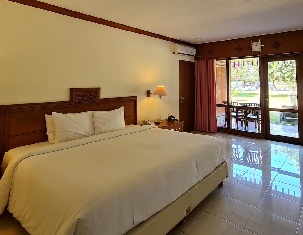 Bali Beach Hotel 10/50