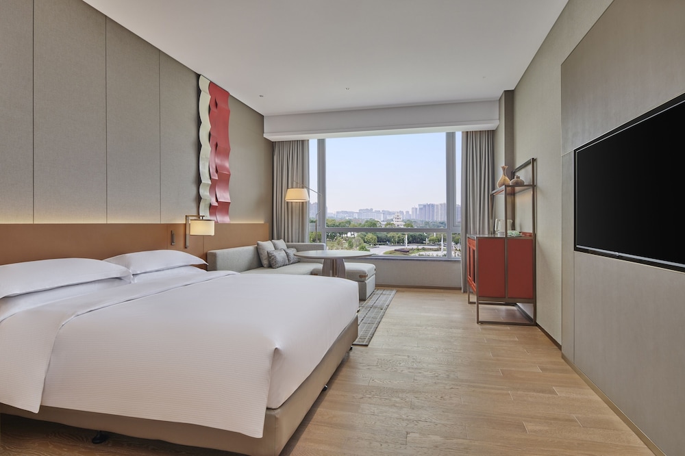 ROOM, KING BED, ACCESSIBLE