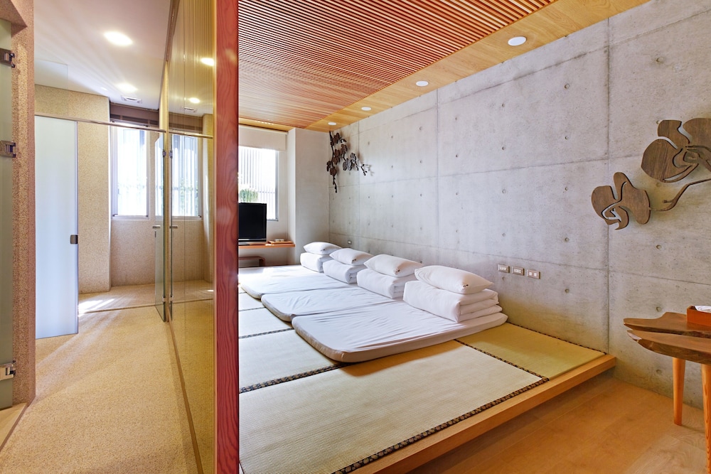 Wood Whispering Residence 14/29