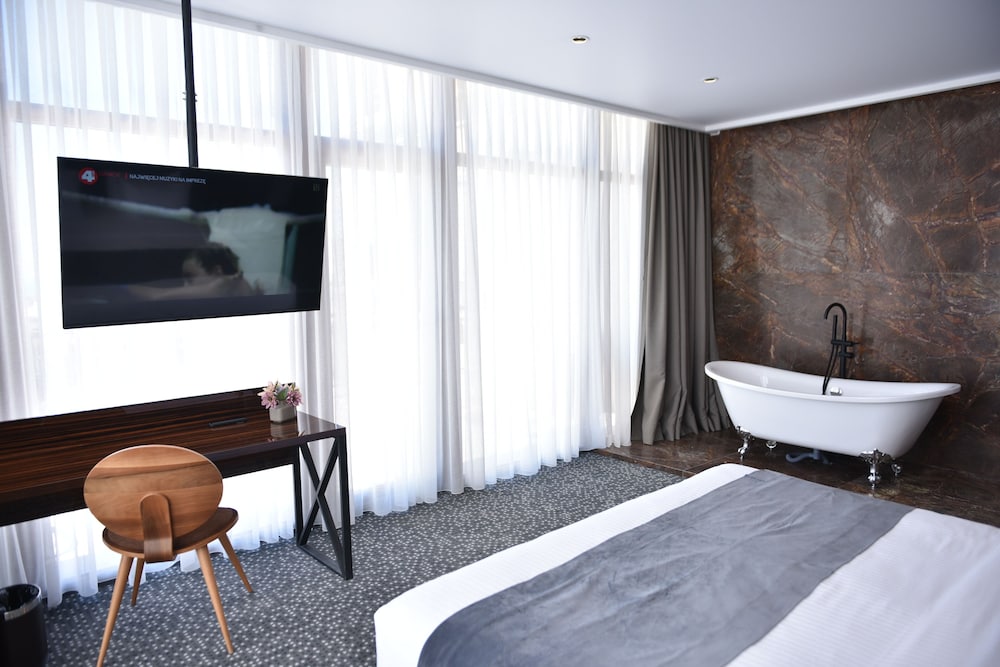 Hotel Monarch 24/65