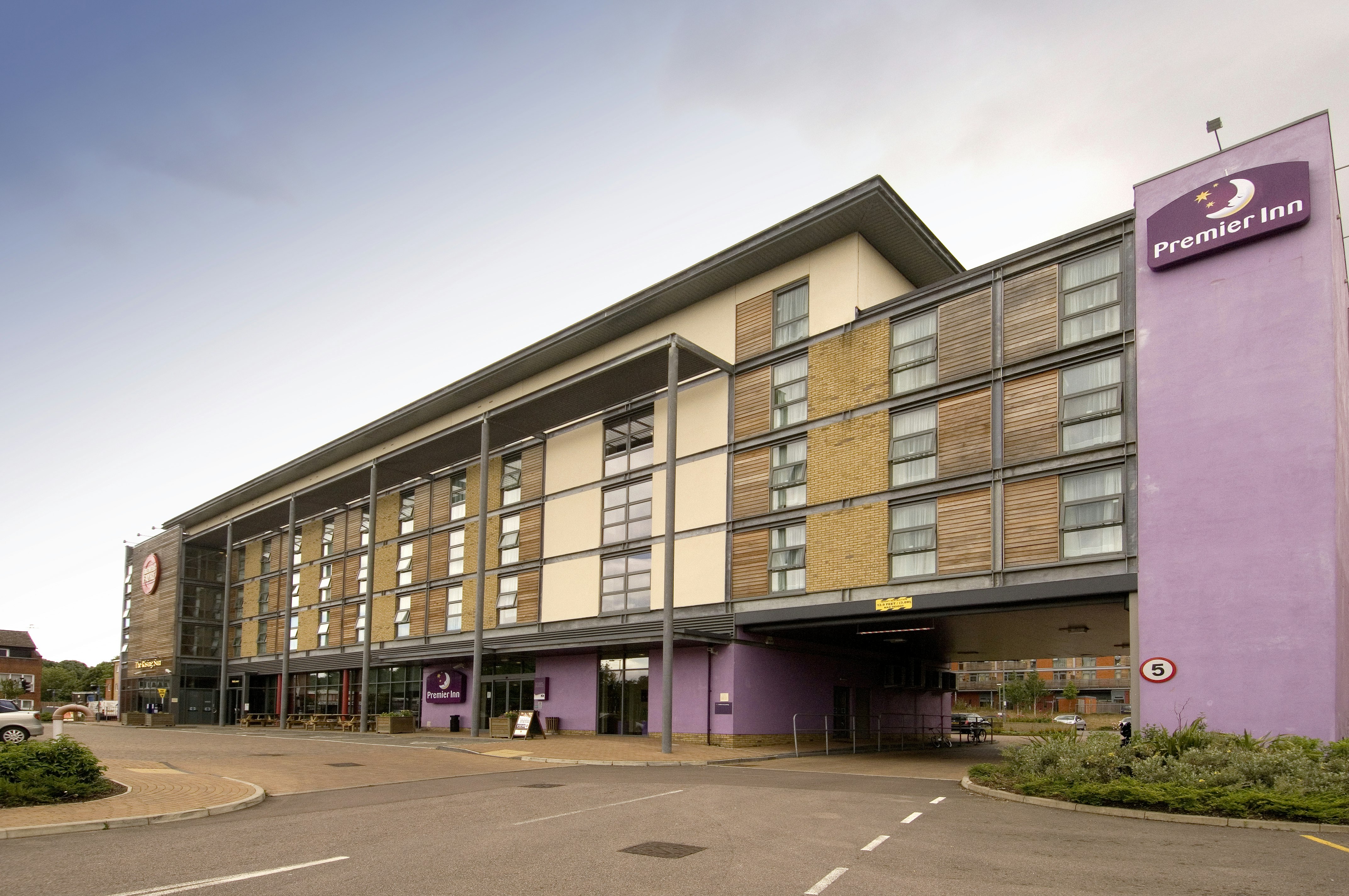 Premier Inn Watford (Croxley Green) 23/25