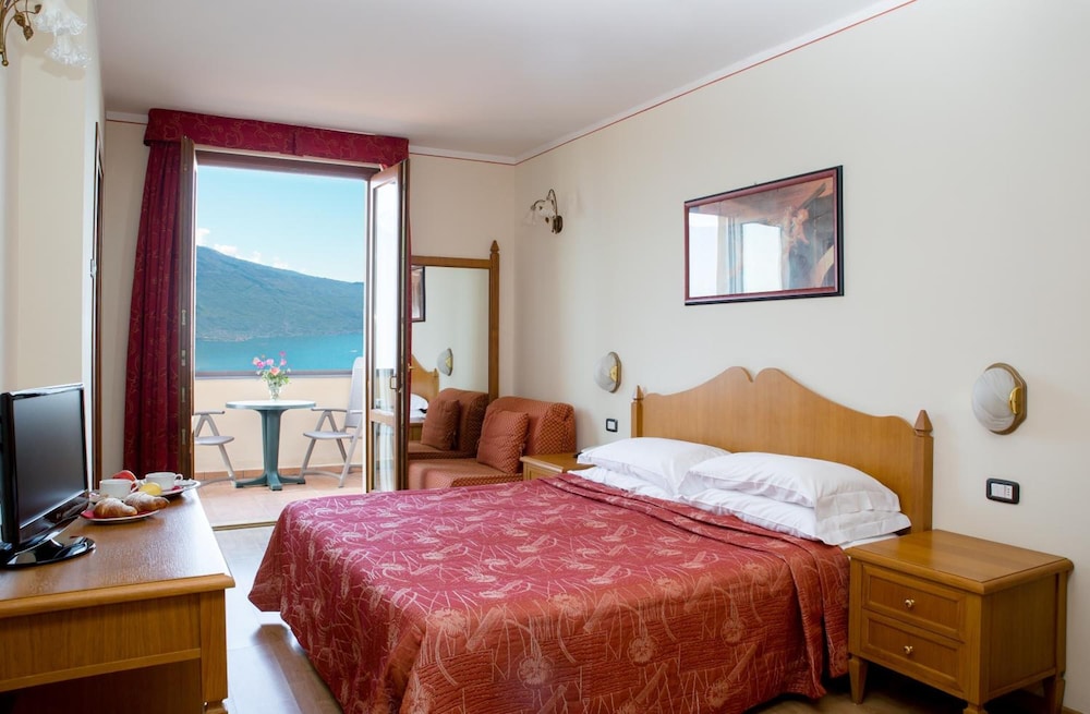 Hotel Pineta Campi 12/90