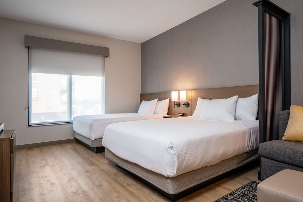 ROOM, 2 QUEEN BEDS, SOFA