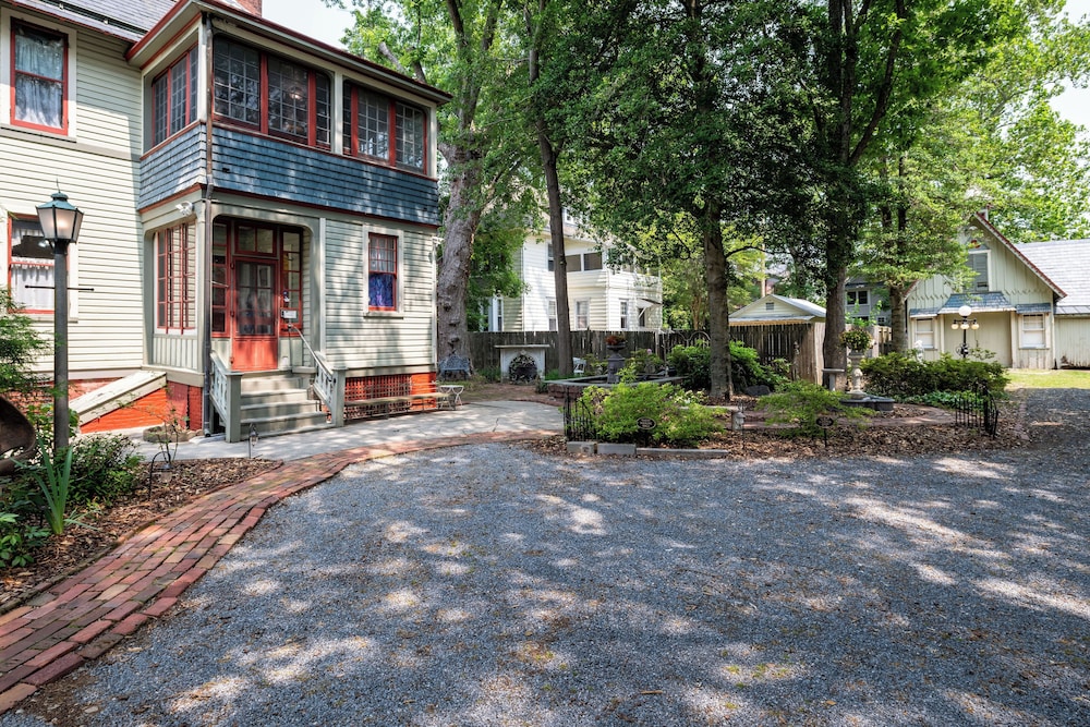 Gillis Grier Bed and Breakfast 40/50