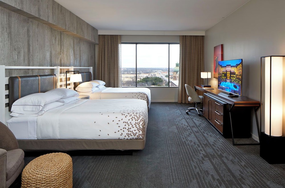 Club, 2 Queen Beds, Accessible