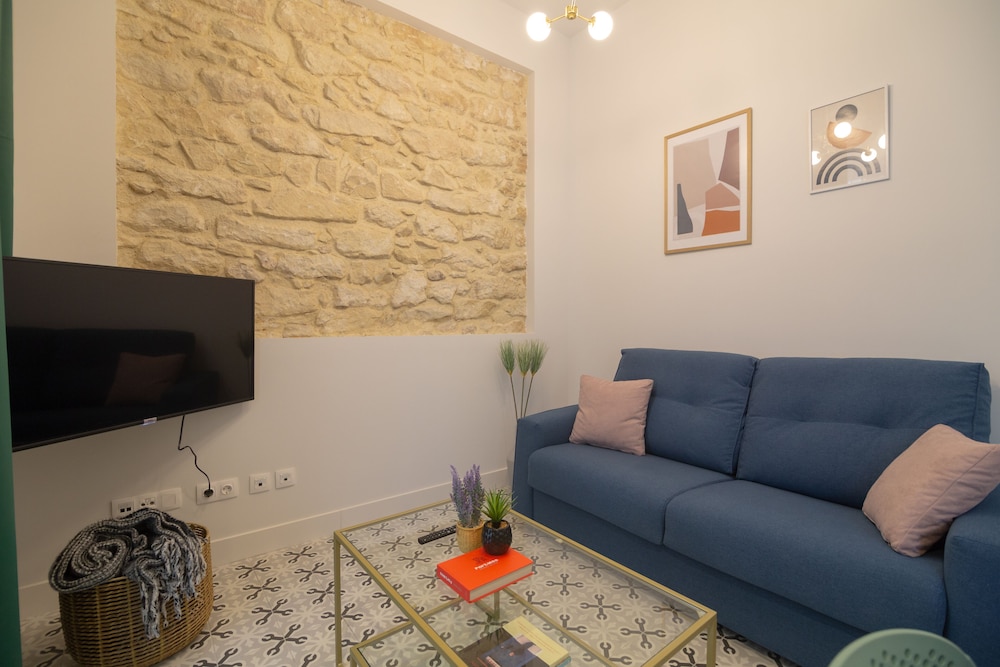 Apartamentos Teatro by Be Alicante 24/43