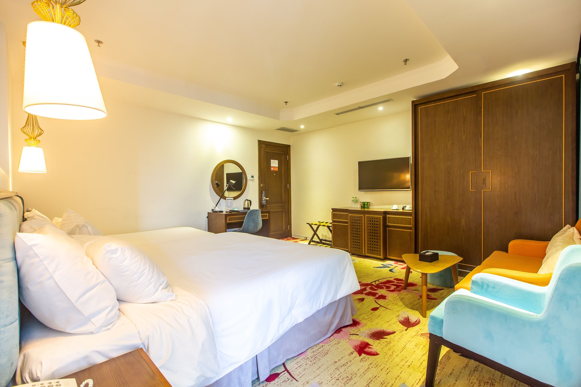 EXECUTIVE, SUITE, PARTIAL OCEAN VIEW