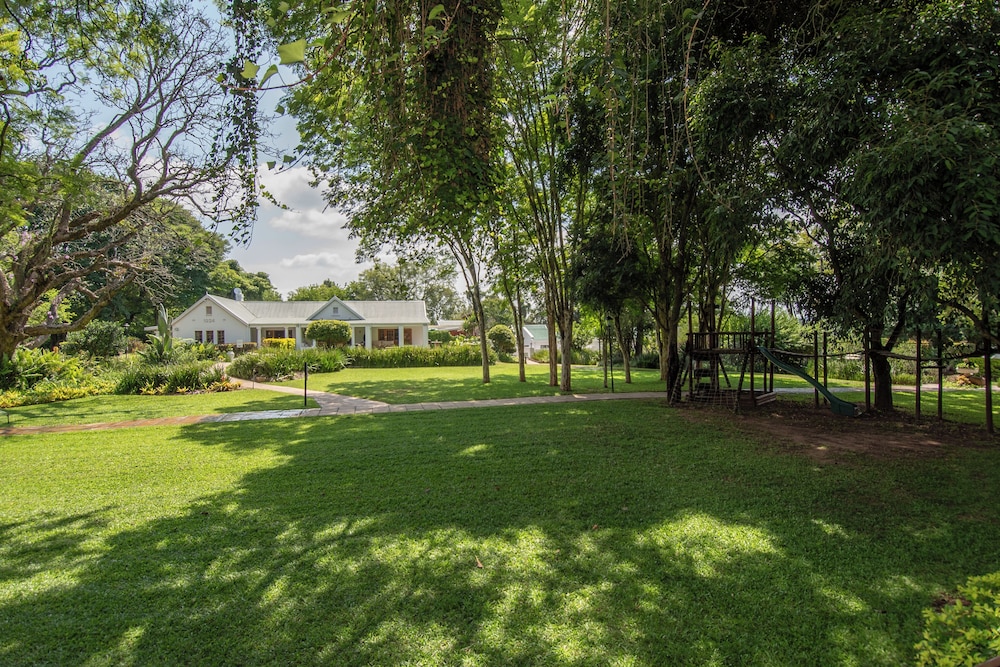 Nut Grove Manor Boutique Hotel 30/50