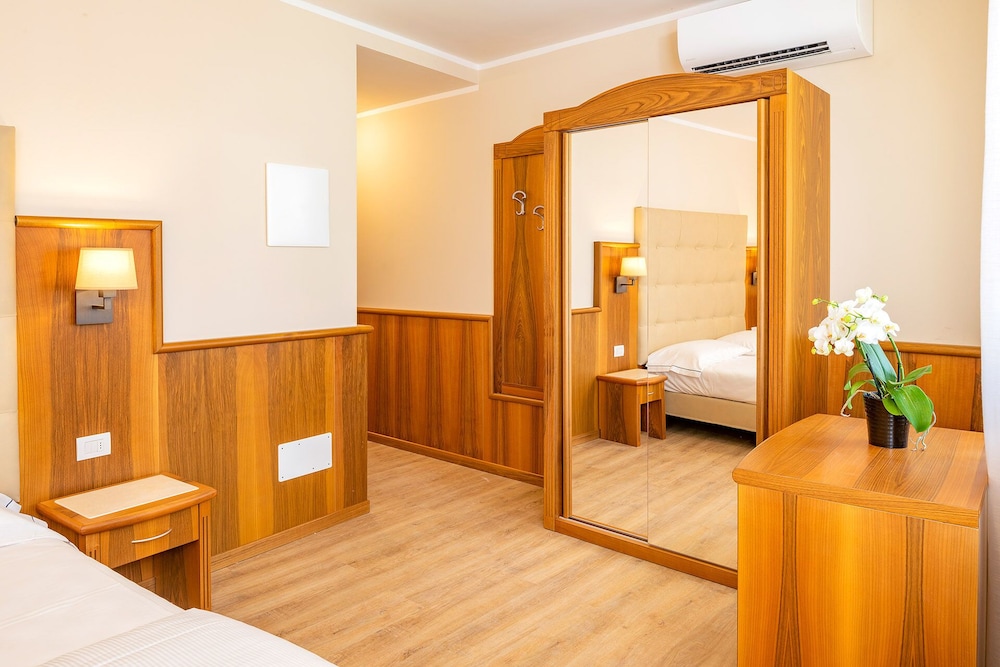 Hotel Centrale 24/50
