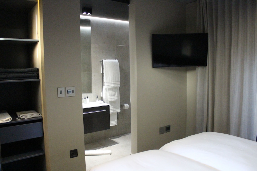 MOUNTAIN, SUITE