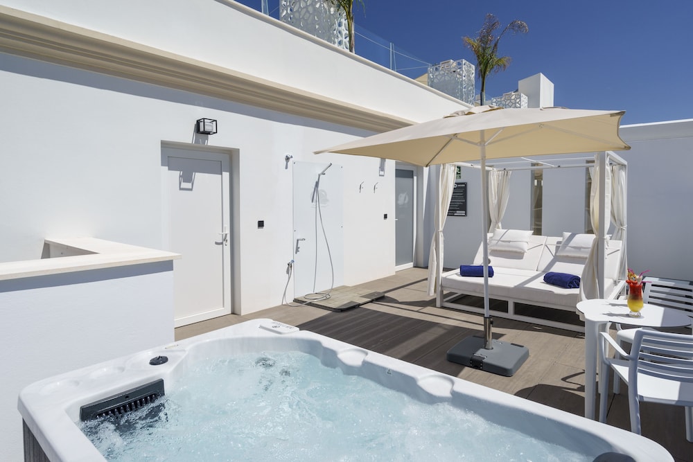swimming pool spa