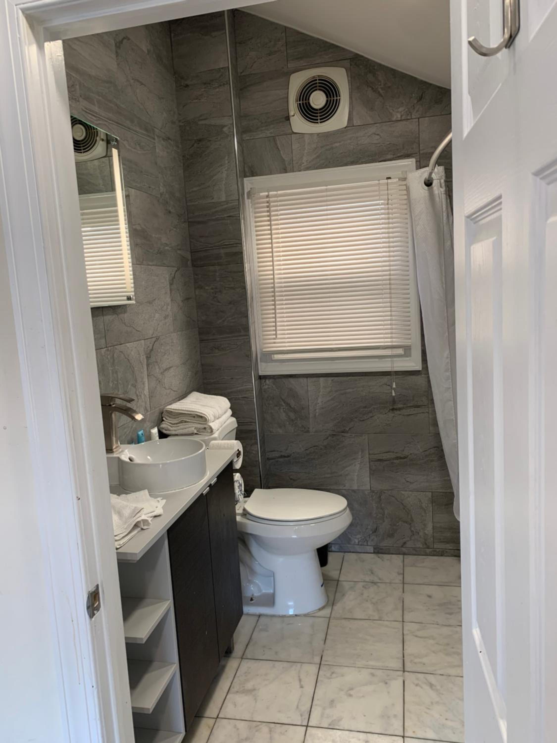 Penn Lodge Hotel & Suites 48/50
