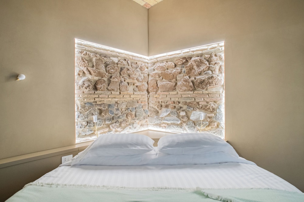 163 Boutique Hotel 9/50