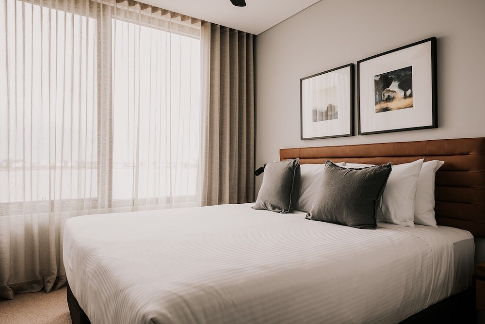 Studio, King Bed, Balcony