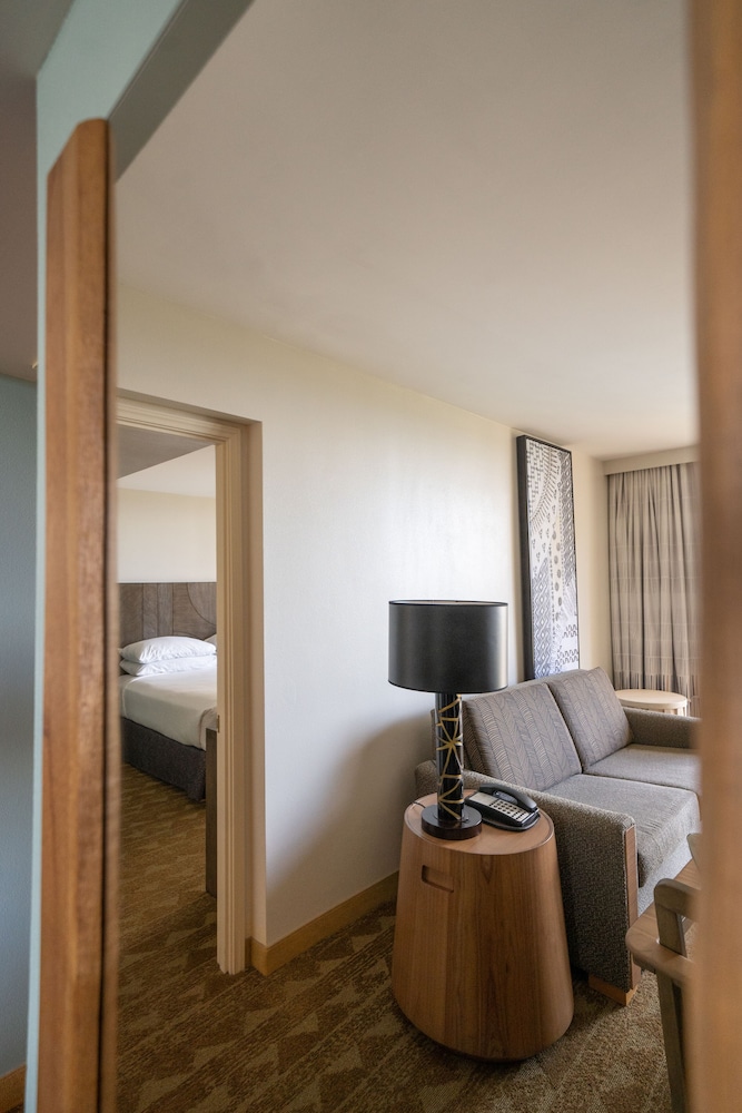 Embassy Suites By Hilton Waikiki Beach Walk 22/42