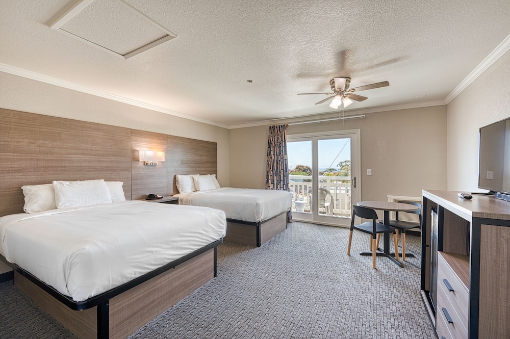 Harbor House Inn 17/50