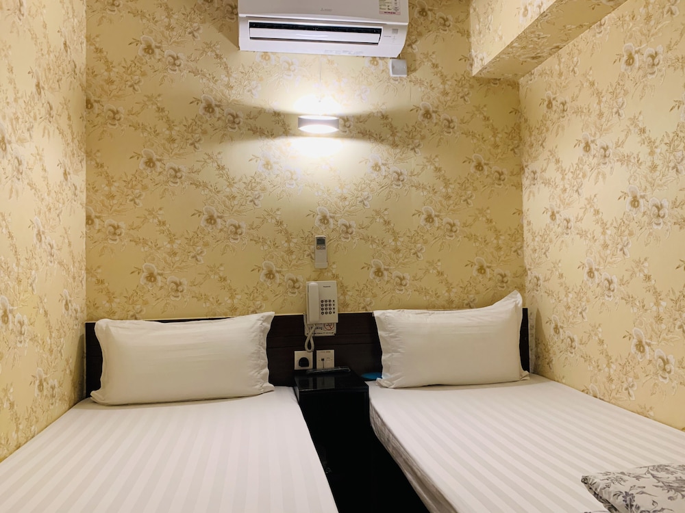 ROOM, TWIN BEDS