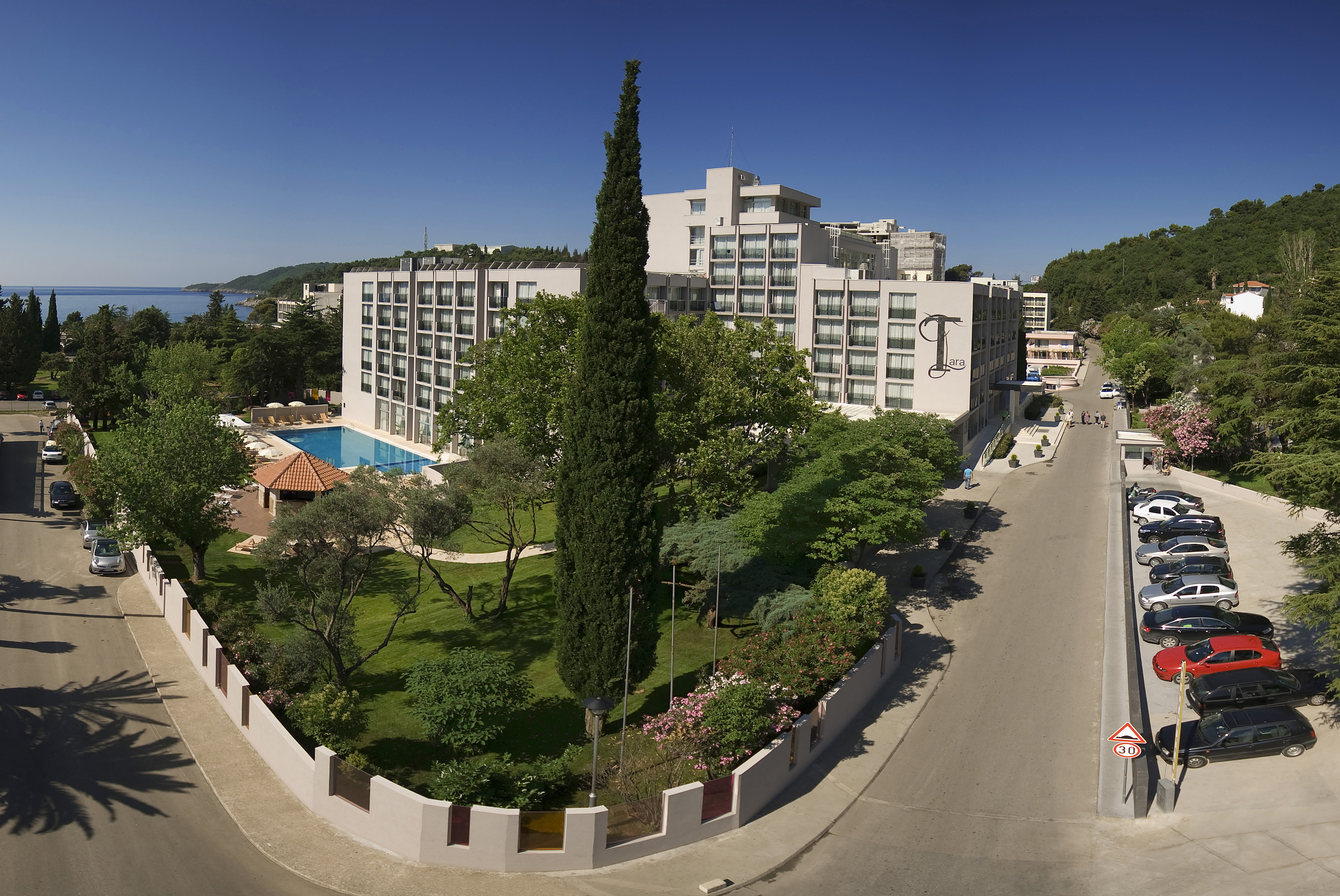 Tara Hotel 71/81