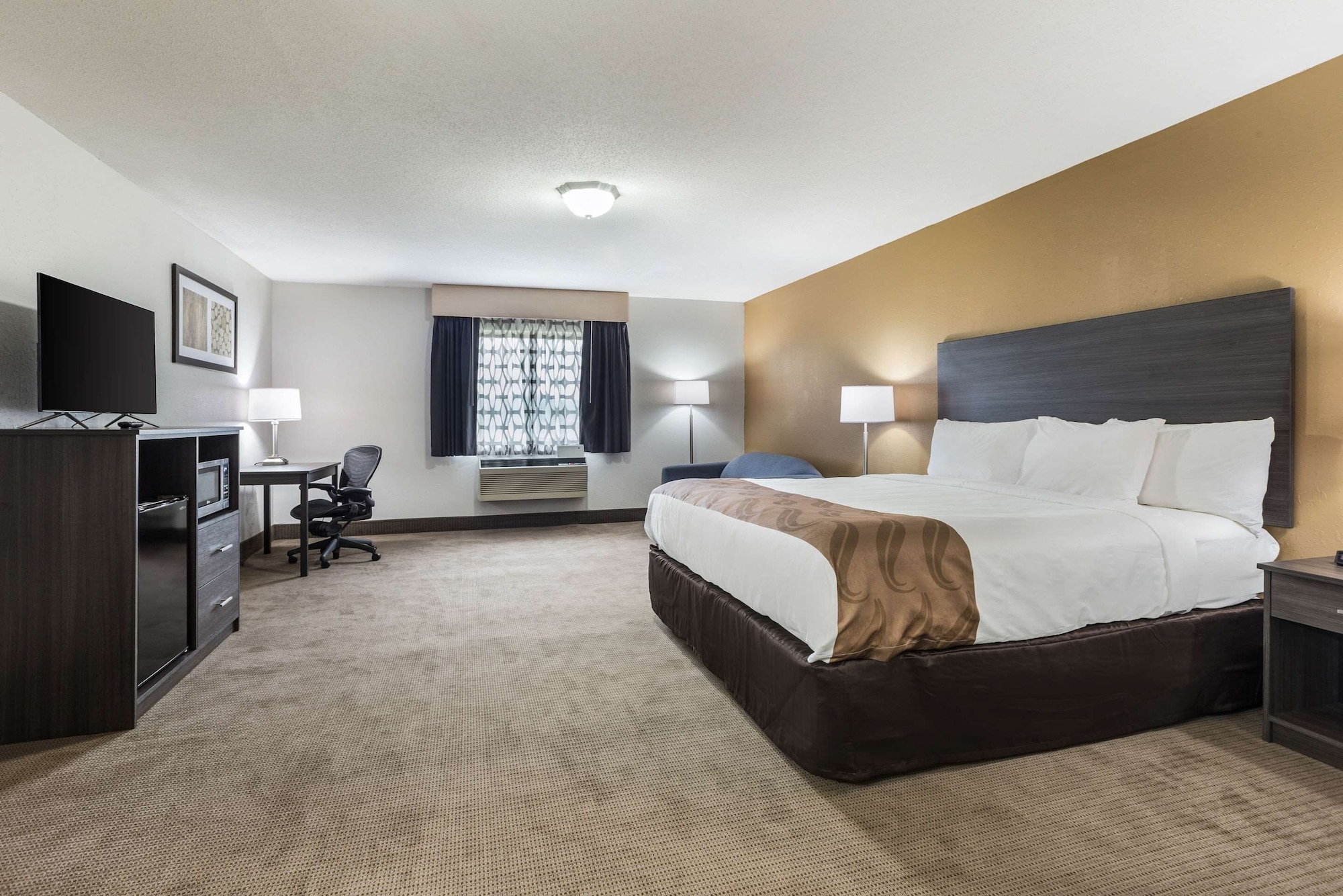 Suite, King Bed, Sofa