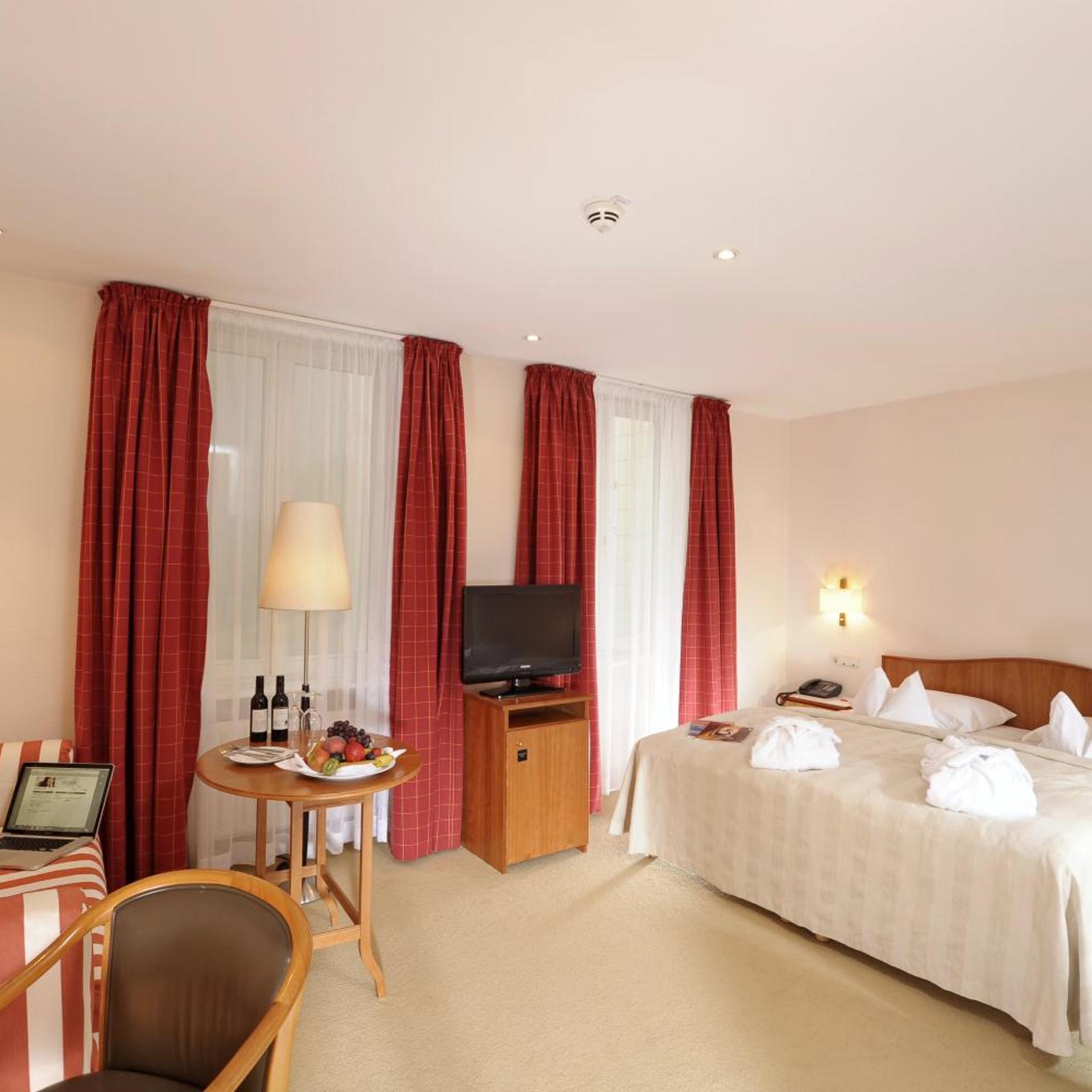 غرفة عائلية، Baseler Hof Hotel 2/10