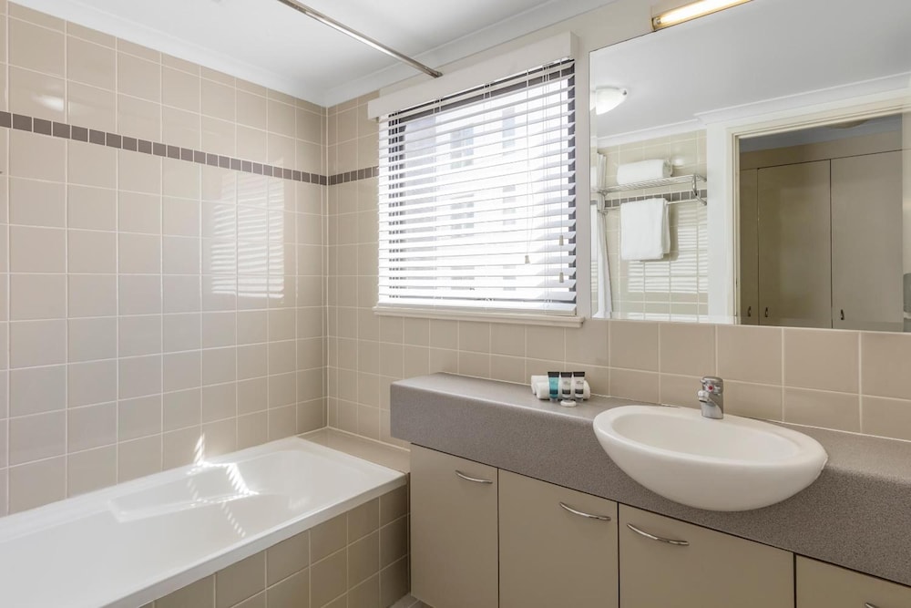 Nesuto Mounts Bay Apartment Hotel 12/42
