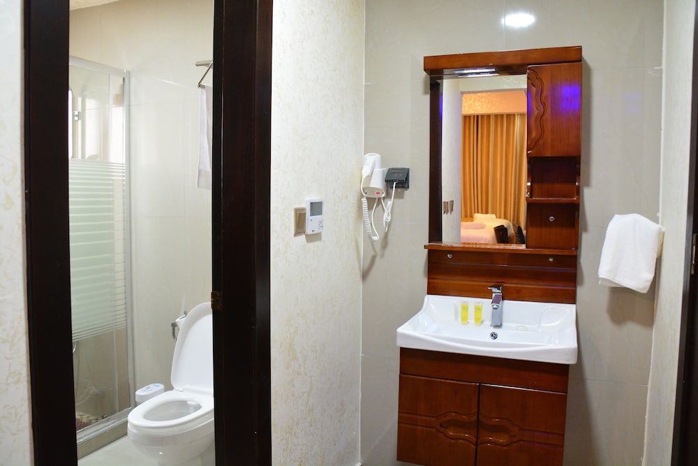Al Jamal Hotel 48/50