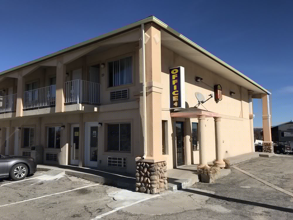 Super 8 by Wyndham Evanston 3/36