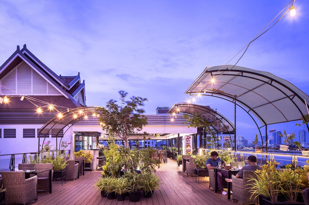 Ohana Phnom Penh Palace Hotel 3/56