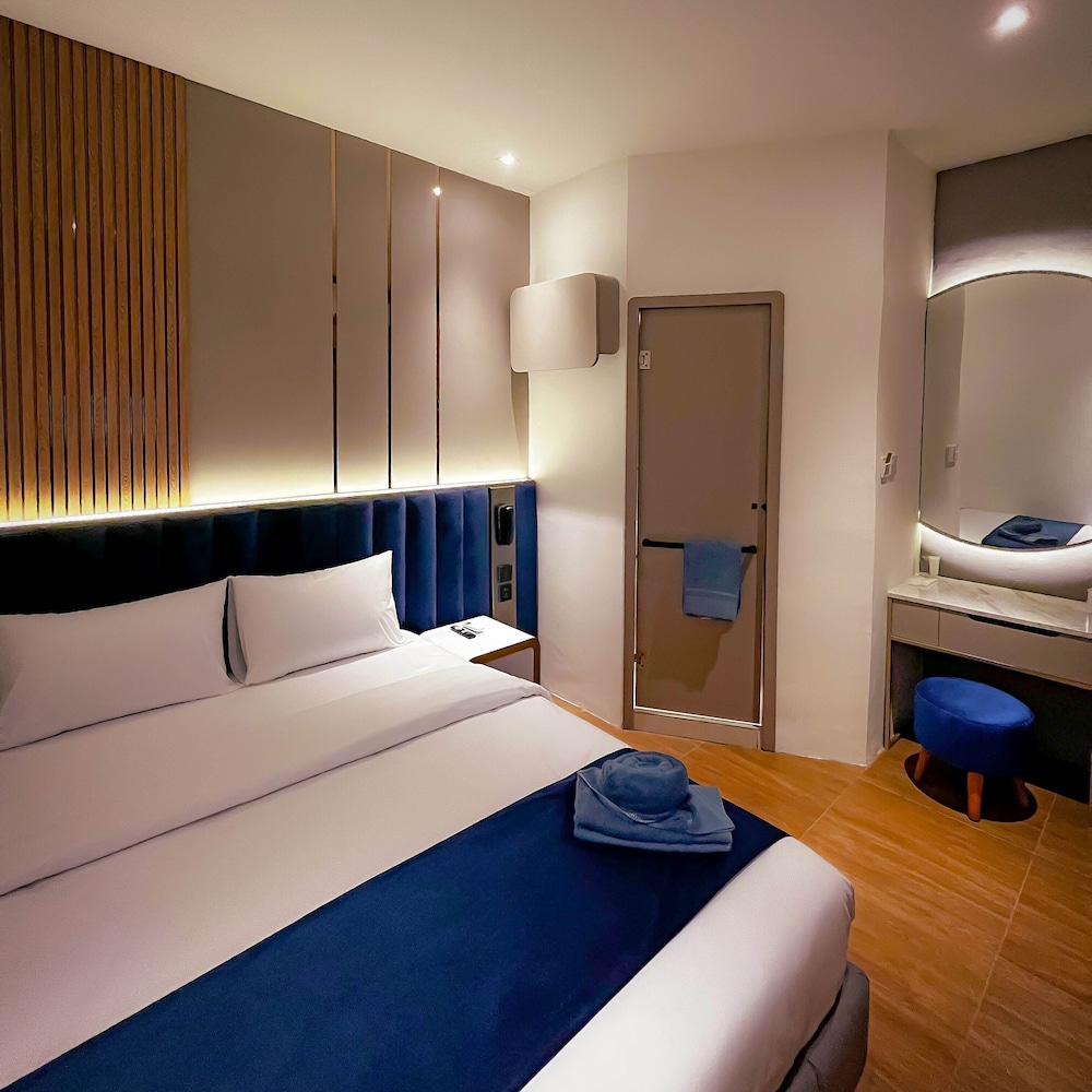 DELUXE, DOUBLE BED