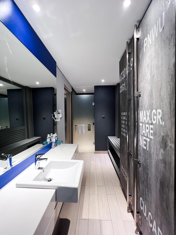 Ibis Styles Batam Nagoya 41/68