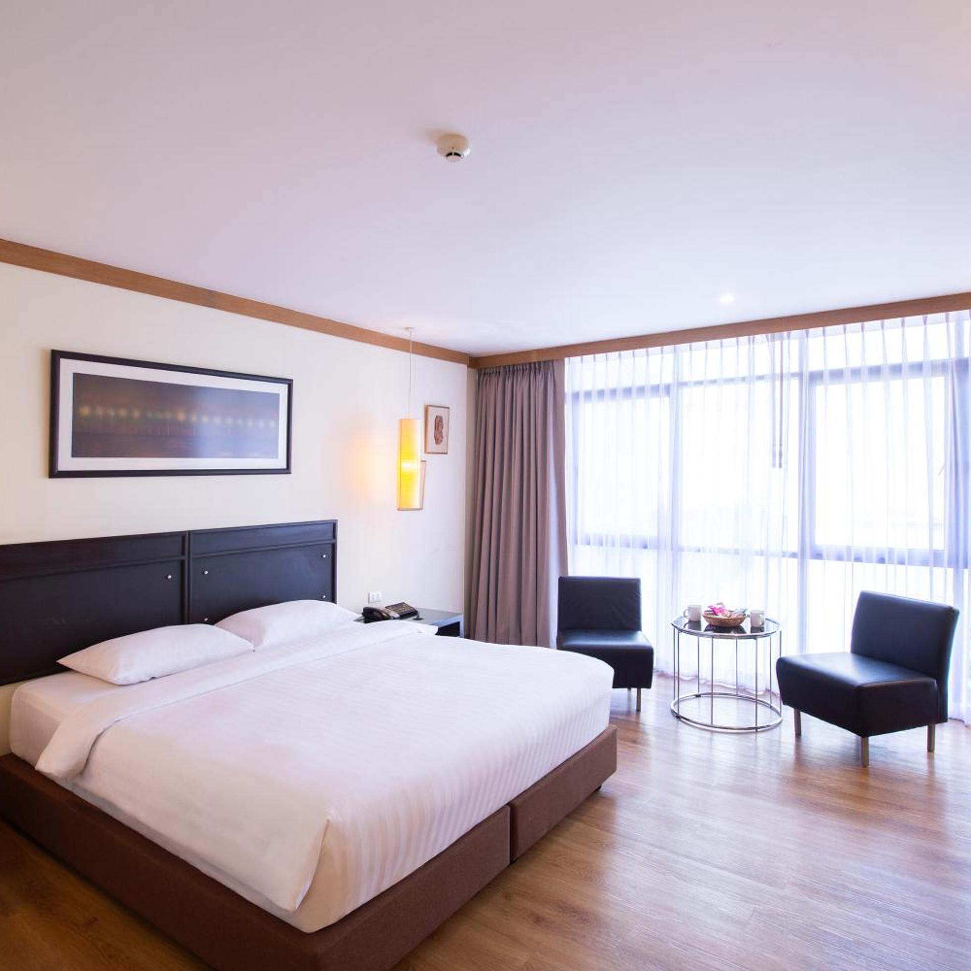 Executive, Double Bed, The Tarntawan Hotel Surawong Bangkok 3/8