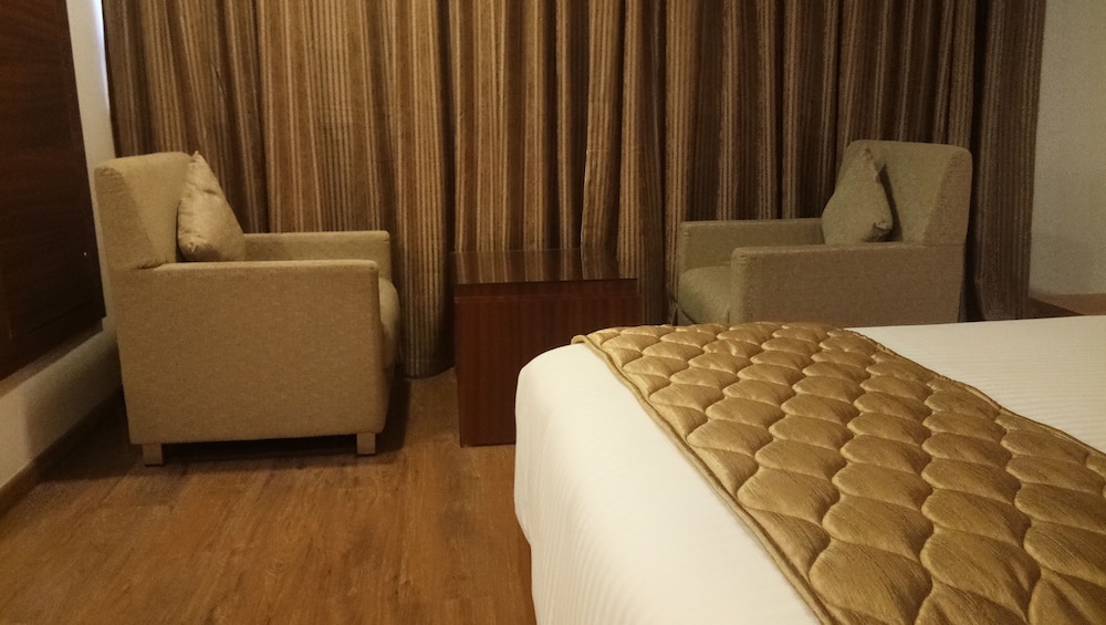 Hotel Karthika Park 15/35