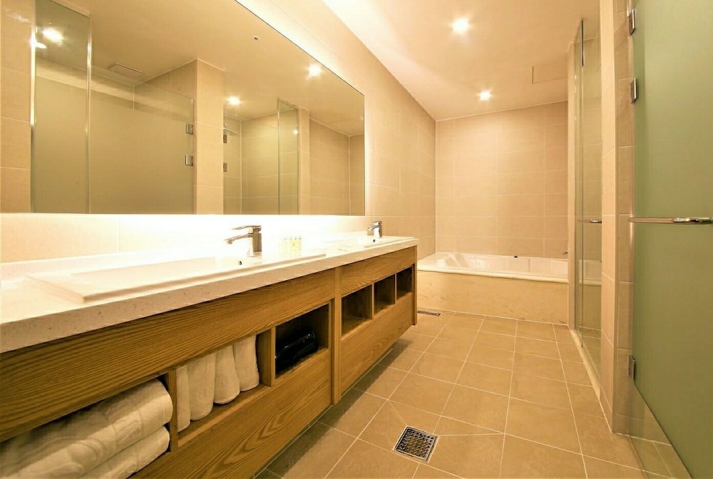 Time Square Hotel 24/25