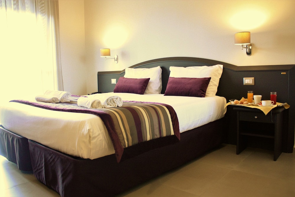 Hotel Europa Di Arzano 16/65