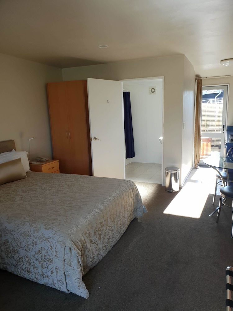 Anchorage Motel 16/74