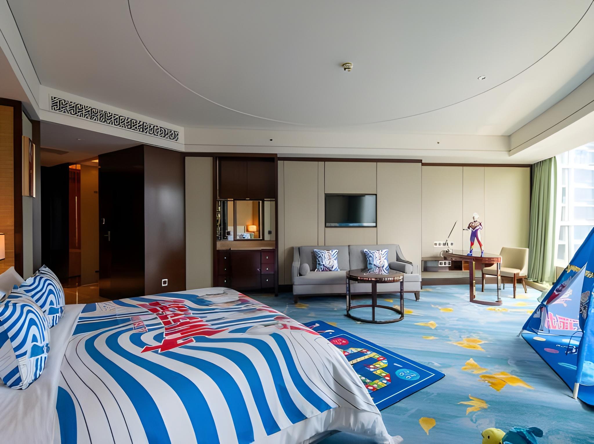 Theme, Family, King Bed