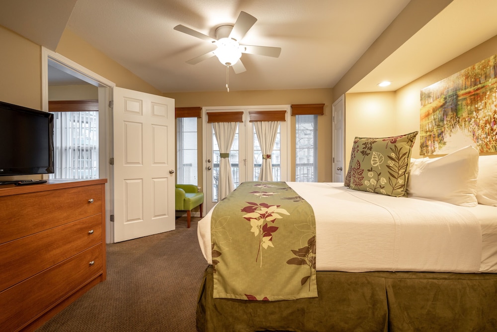 Capital Resorts Carriage Place 50/77