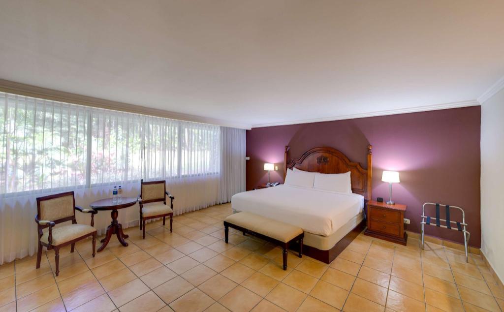 2 BEDROOMS, PRESIDENTIAL, SUITE, LOUNGE ACCESS