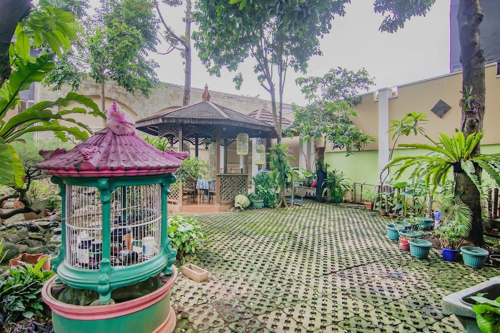 OYO 90094 Gayatri Residence 22/30